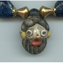 Perles  "têtes". Perles anciennes. Antique or ancient beads.