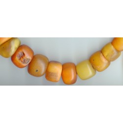 Perles anciennes d'ambre. Antique or ancient beads.