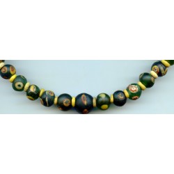 Perles Yeux de Chat vertes. Perles anciennes. Antique or ancient beads