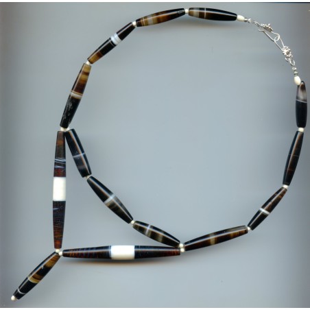 Perle en agate d' Idar-Oberstein, des années 1950.