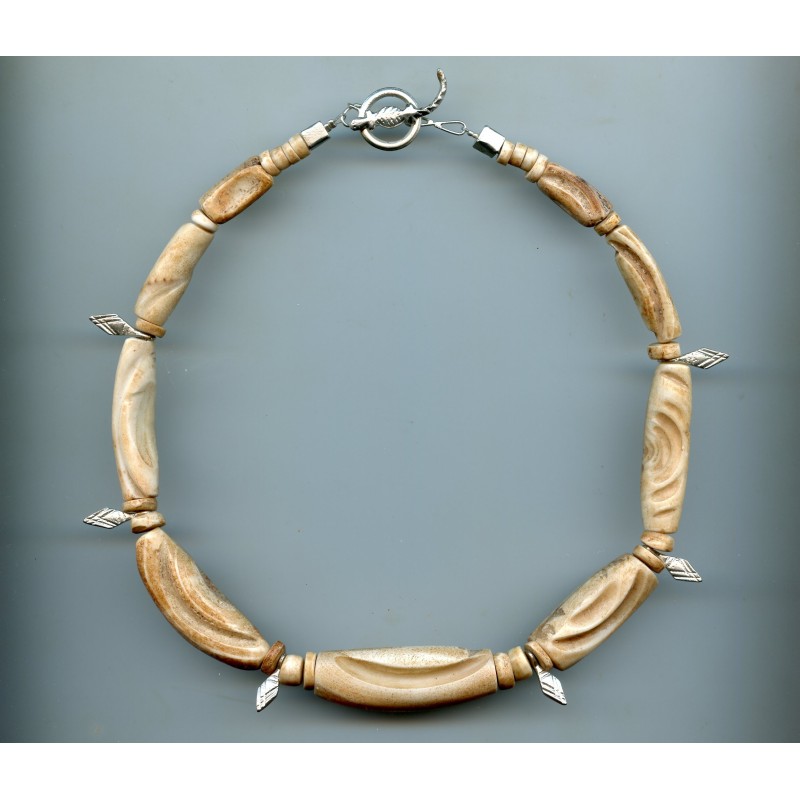 Perles en coquillage, trouvées en R.D.C. Shell bead