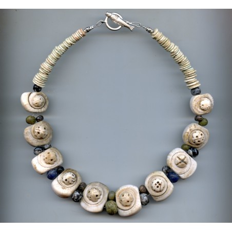 Perles conus. Conus shell