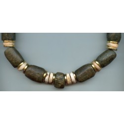 Perles néolithiques en pierre, trouvées en Mauritanie.