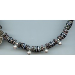 Perles vénitiennes en forme de tambourins. Venetian Glass Beads