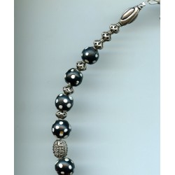 Perles vénitiennes noires à pois. Venetian Glass Beads