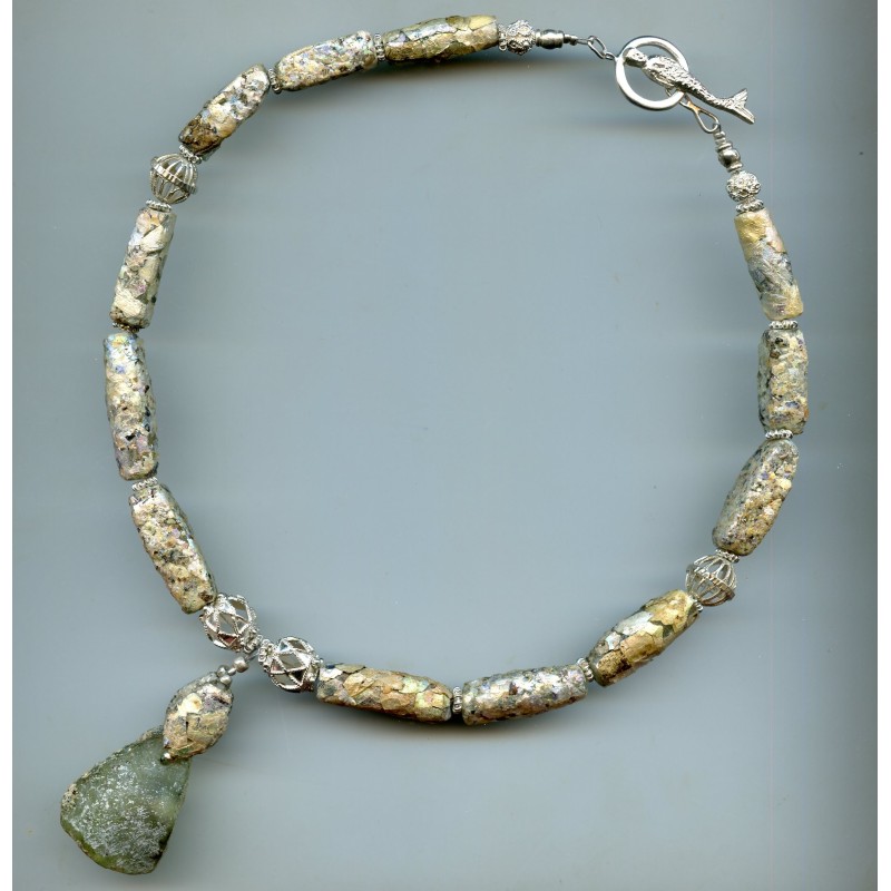 antic2336 - Perles irisées en verre romain