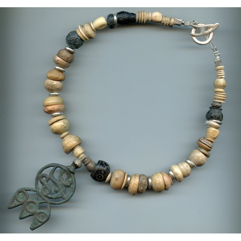 Fusaïoles et pendentif Afghan. Antique or ancient beads