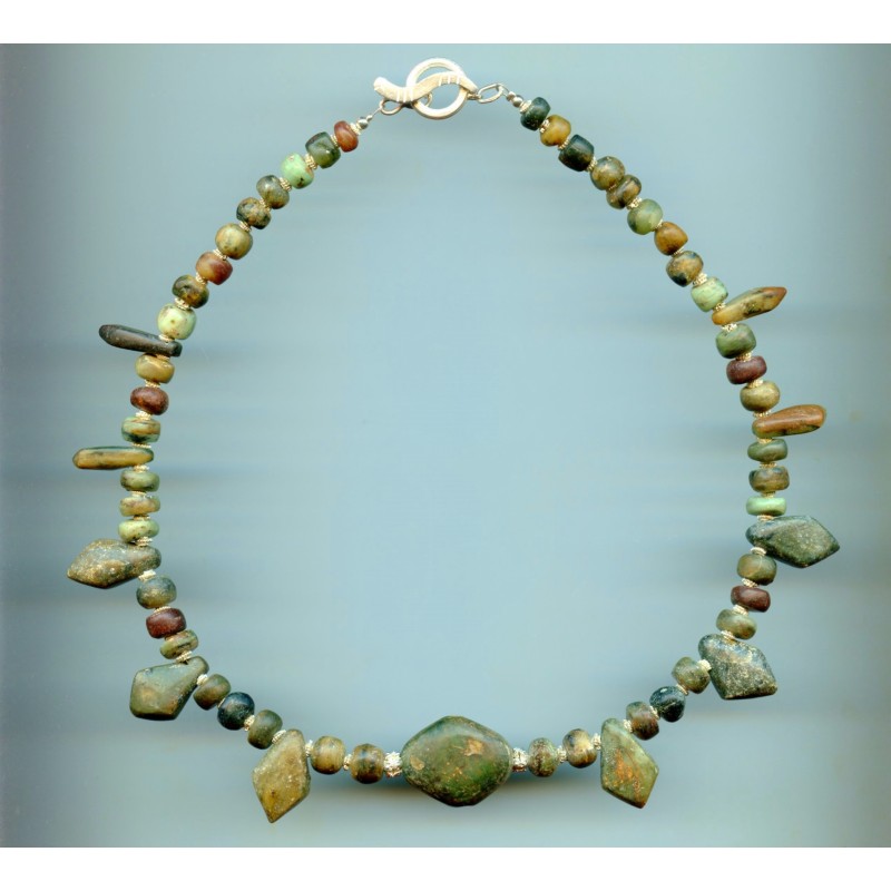 perles en pierre . en amazonite, en jaspe et en serpentine.