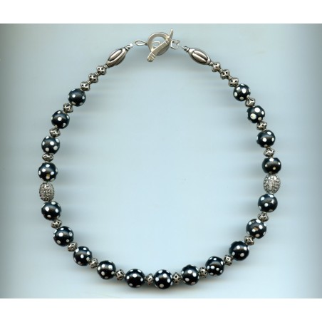 Perles vénitiennes noires à pois. Venetian Glass Beads