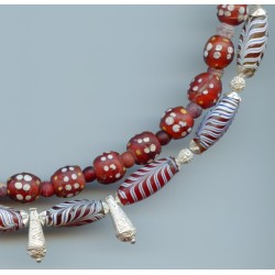 Perles vénitiennes, motif "plume" et pois. Venetian Glass Beads