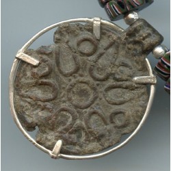 Perles vénitiennes en forme de tambourins. Venetian Glass Beads