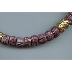 Perles vénitiennes et pendentif en andouiller de cerf sculpté.