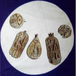 Perles "Nila" et plaques Hiéroglyphiques. Ancient beads.