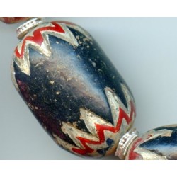 Perles Chevron en terre cuite du Cameroun.
