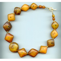 "Perles d'ambre africain" ou bakélite